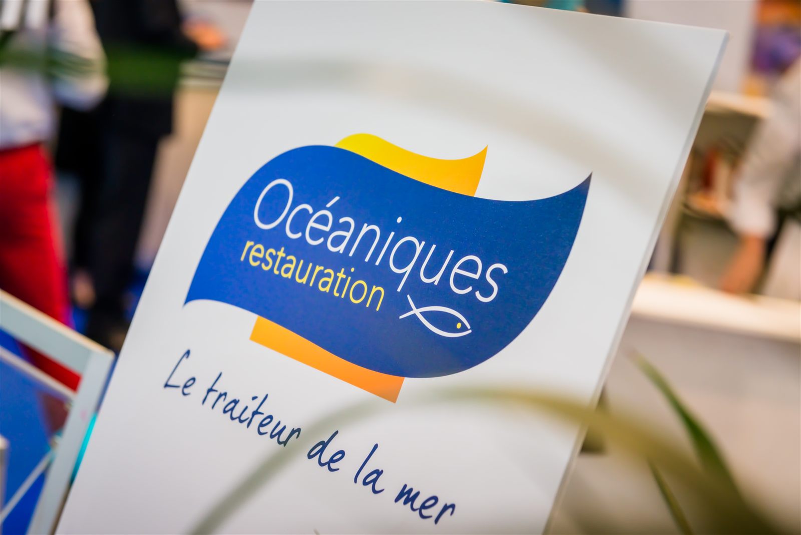 Logo Océaniques sur un stand professionnel